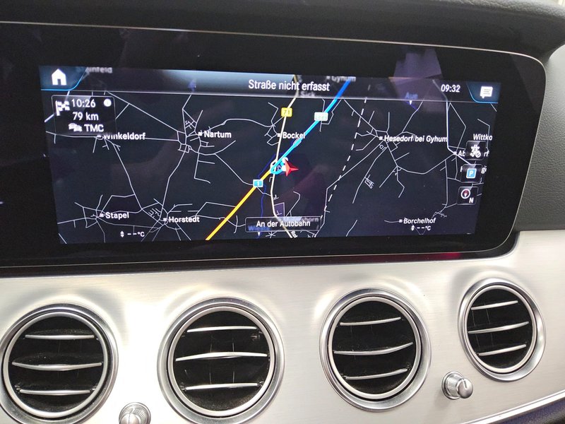 Mercedes-Benz E 220 d karavan automatik Avantgarde • panorama • HUD — 7