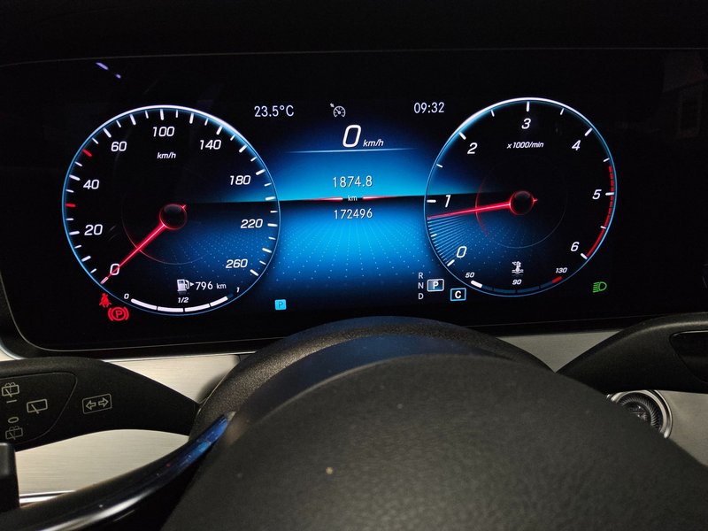Mercedes-Benz E 220 d karavan automatik Avantgarde • panorama • HUD — 8