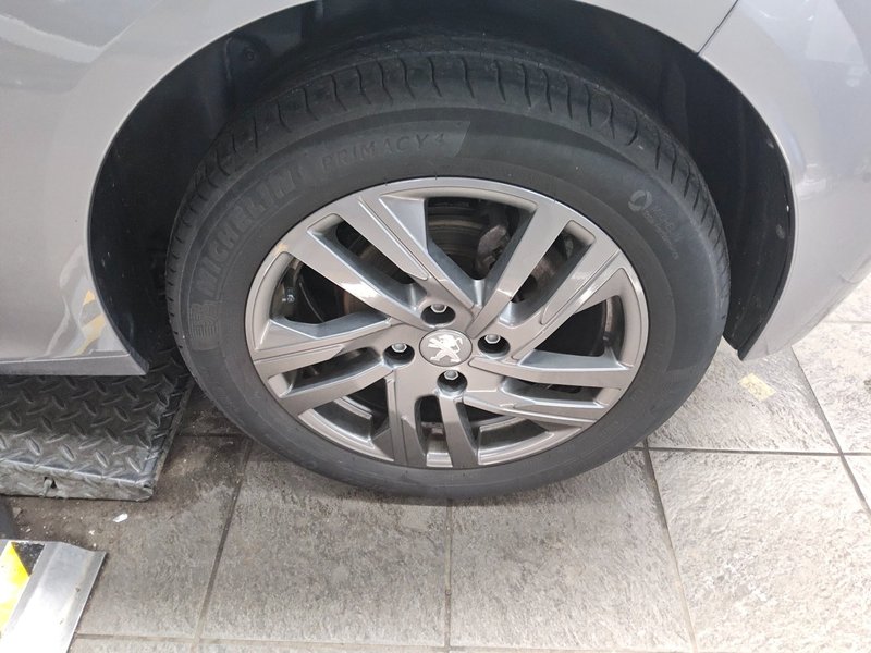 Peugeot 208 1.5 BlueHDI Active • Full LED — 10