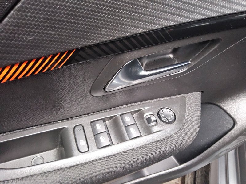Peugeot 208 1.5 BlueHDI Active • Full LED — 9