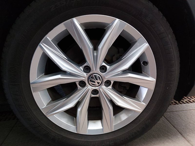 Volkswagen Tiguan 2.0 TDI automatik Highline • AHK • bežično punjenje — 11