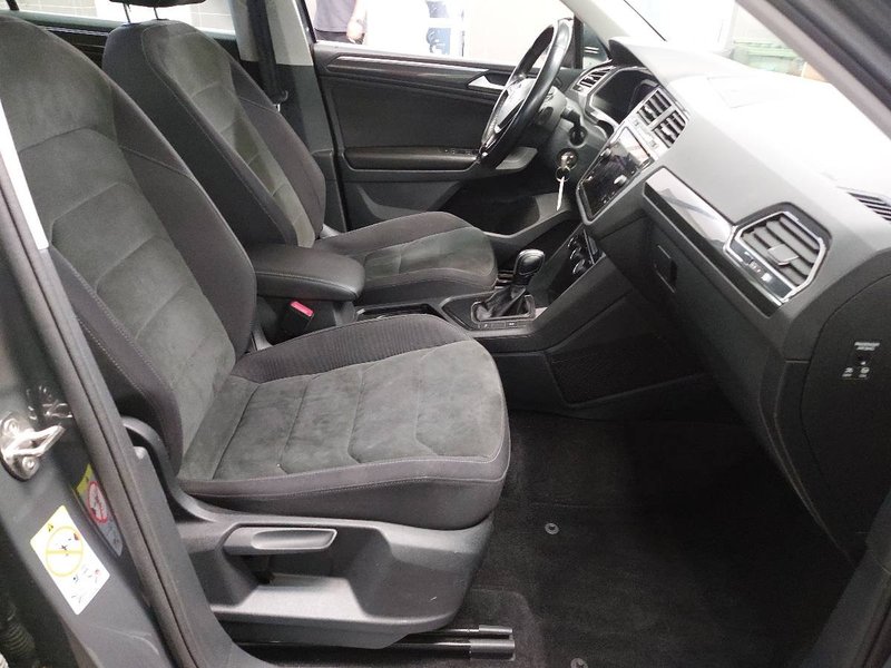 Volkswagen Tiguan 2.0 TDI automatik Highline • AHK • bežično punjenje — 12