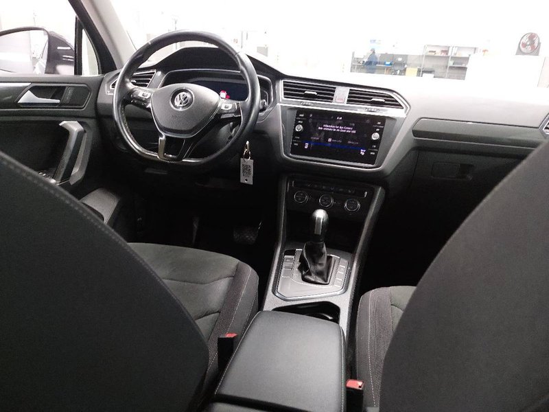Volkswagen Tiguan 2.0 TDI automatik Highline • AHK • bežično punjenje — 16