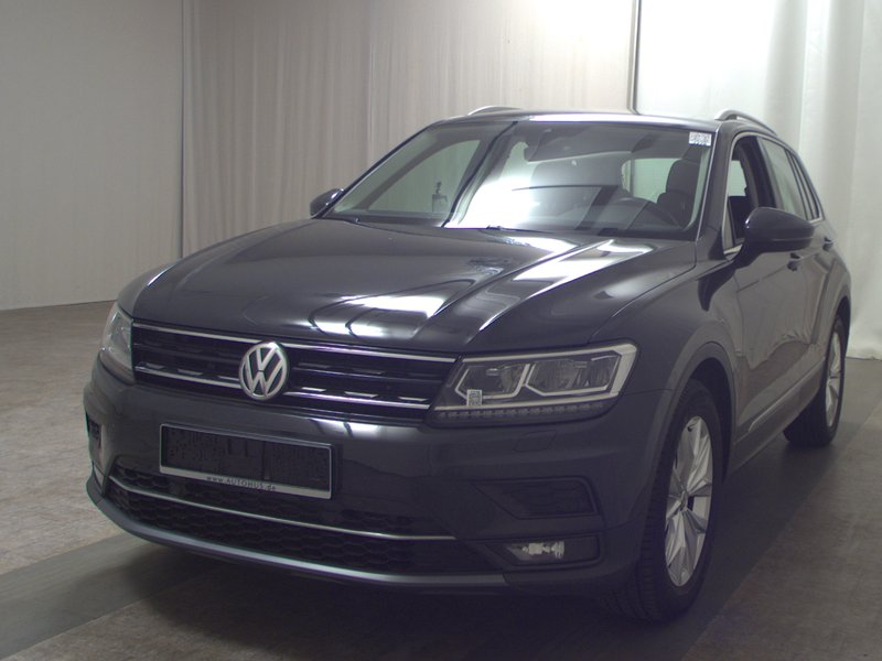 Volkswagen Tiguan 2.0 TDI automatik Highline • AHK • bežično punjenje — 2