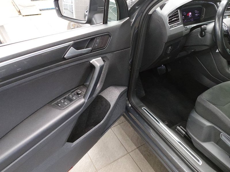 Volkswagen Tiguan 2.0 TDI automatik Highline • AHK • bežično punjenje — 5