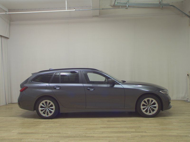 BMW 318d Touring automatik Advantage • ACC • kuka za vuču
