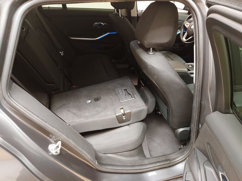 BMW 318d Touring automatik Advantage • ACC • kuka za vuču — 11