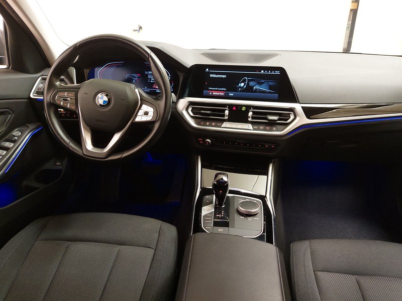 BMW 318d Touring automatik Advantage • ACC • kuka za vuču — 18