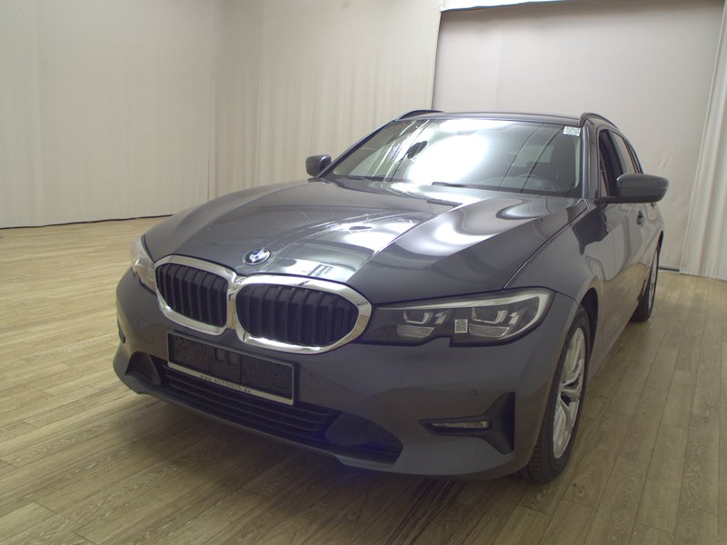 BMW 318d Touring automatik Advantage • ACC • kuka za vuču — 2