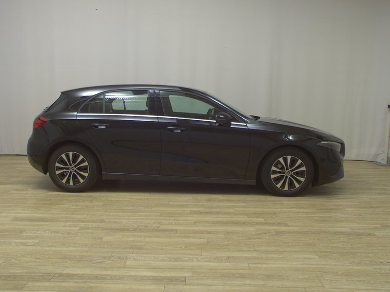 Mercedes-Benz A 200 d automatik • LED • digitalni instrumenti