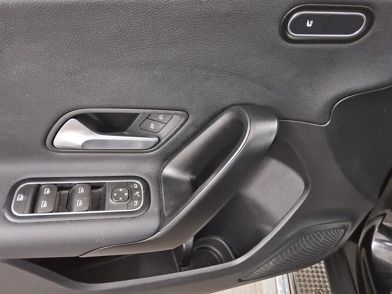 Mercedes-Benz A 200 d automatik • LED • digitalni instrumenti — 10