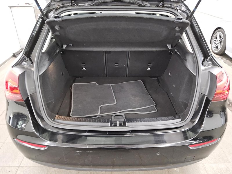Mercedes-Benz A 200 d automatik • LED • digitalni instrumenti — 12