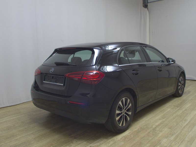 Mercedes-Benz A 200 d automatik • LED • digitalni instrumenti — 4