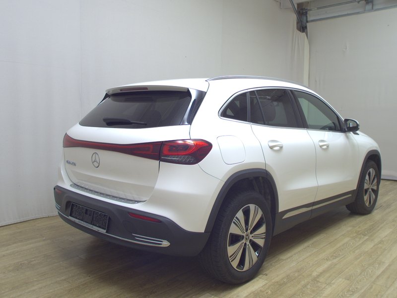 Mercedes-Benz EQA 250 Progressive • Full LED • električna peta vrata — 4