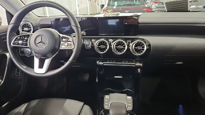 Mercedes-Benz CLA 200 d automatik Progressive • električna peta vrata • LED — 5
