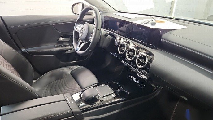 Mercedes-Benz CLA 200 d automatik Progressive • električna peta vrata • LED — 6