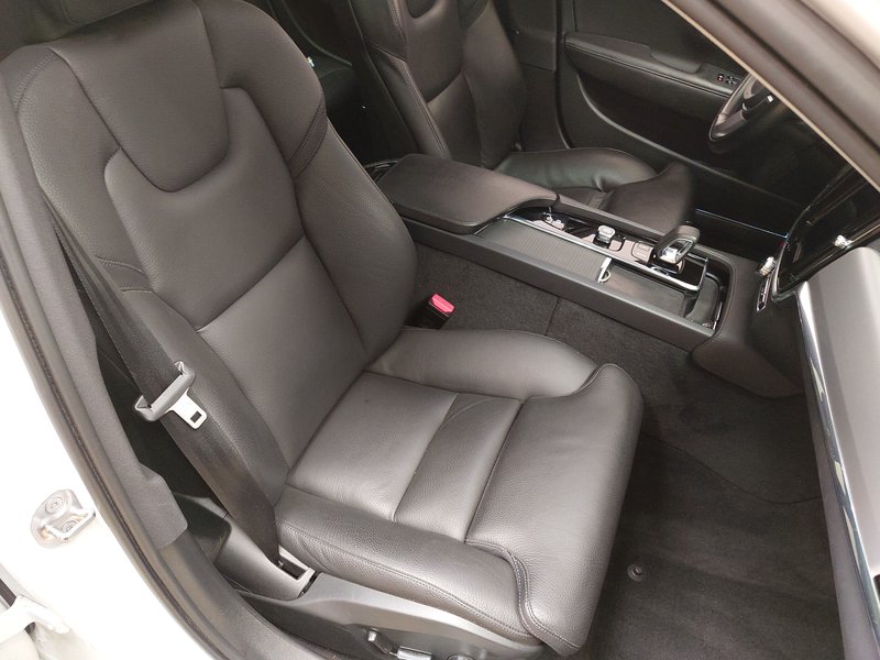 Volvo V90 B4 D Momentum Pro automatik • ACC • AHK — 10