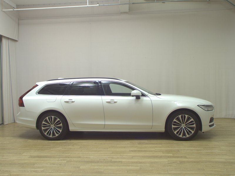 Volvo V90 B4 D Momentum Pro automatik • ACC • AHK — 13
