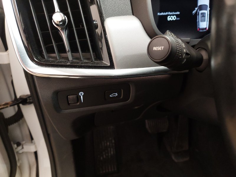 Volvo V90 B4 D Momentum Pro automatik • ACC • AHK — 7