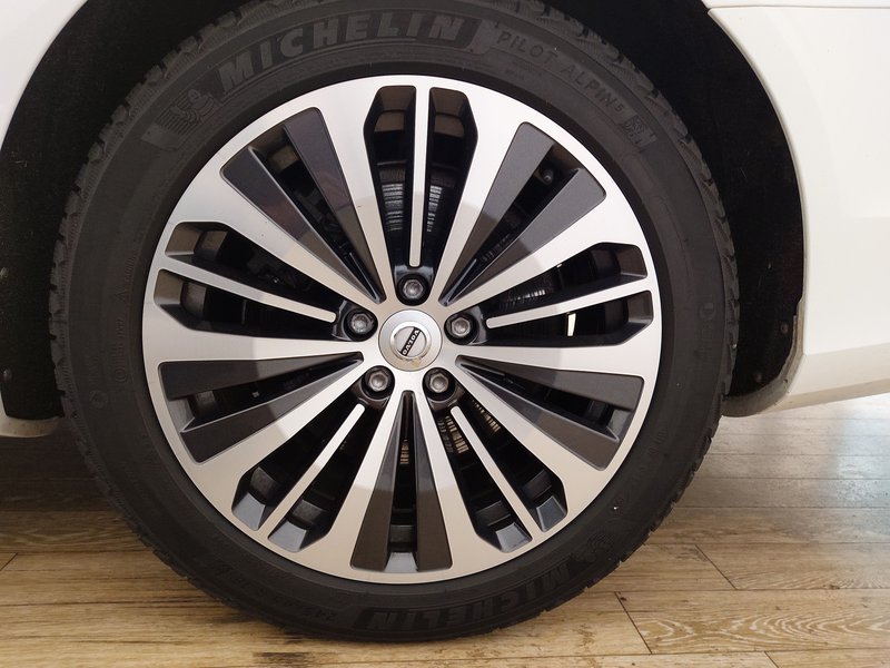Volvo V90 B4 D Momentum Pro automatik • ACC • AHK — 8