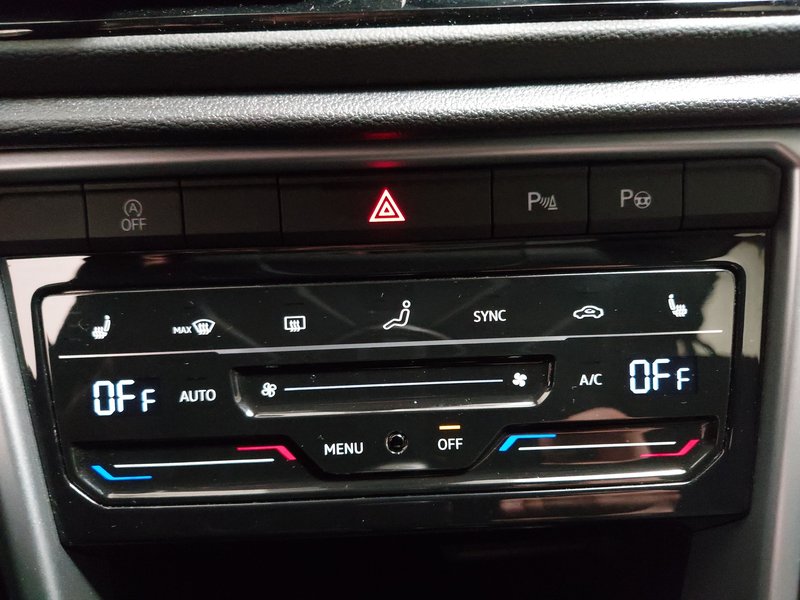 Volkswagen T-Roc 1.0 TSI Life • LED • digitalni instrumenti — 19