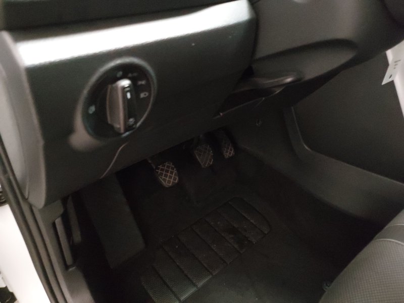 Volkswagen T-Roc 1.0 TSI Life • LED • digitalni instrumenti — 7