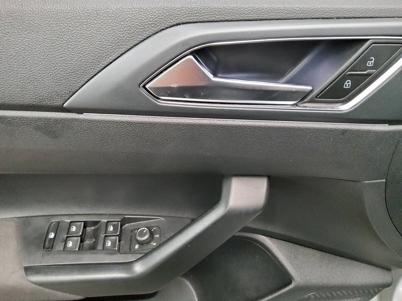 Volkswagen Taigo 1.0 TSI R-Line • ACC • digitalni instrumenti — 10