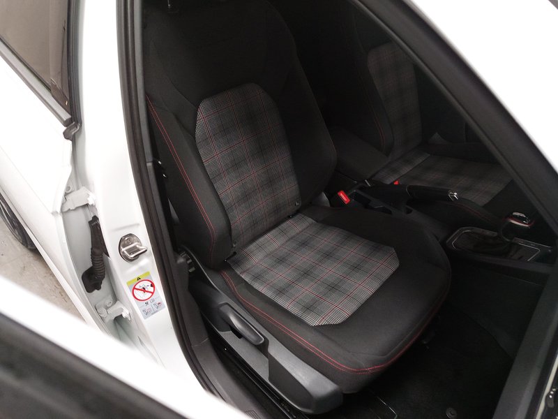 Volkswagen Polo 2.0 GTI automatik • Full LED • digitalni instrumenti — 10