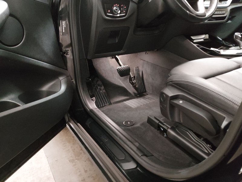 BMW X3 xDrive30i • Laser svjetla • AHK — 7