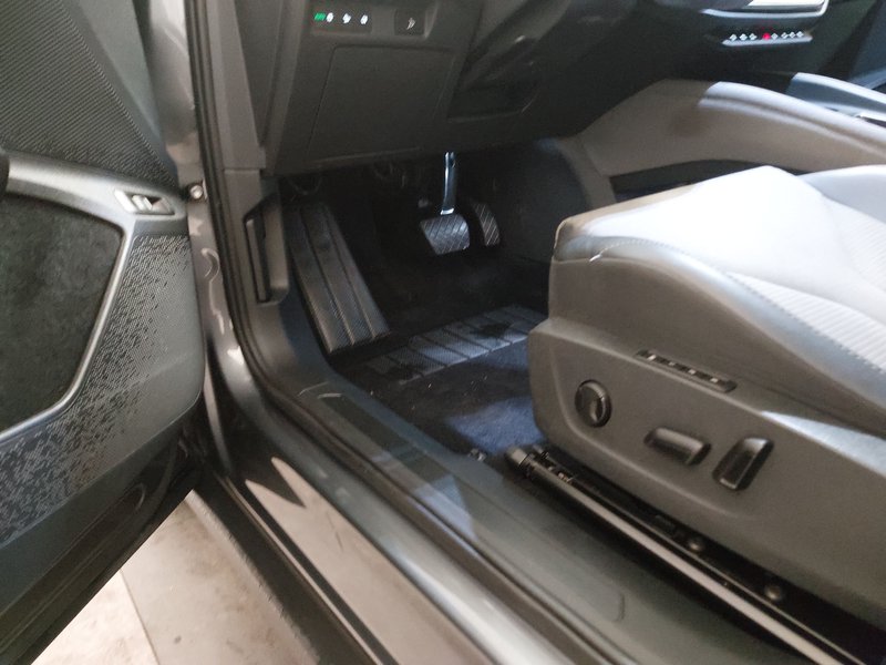 Škoda Enyaq iV 80 Loft • ACC • LED — 7