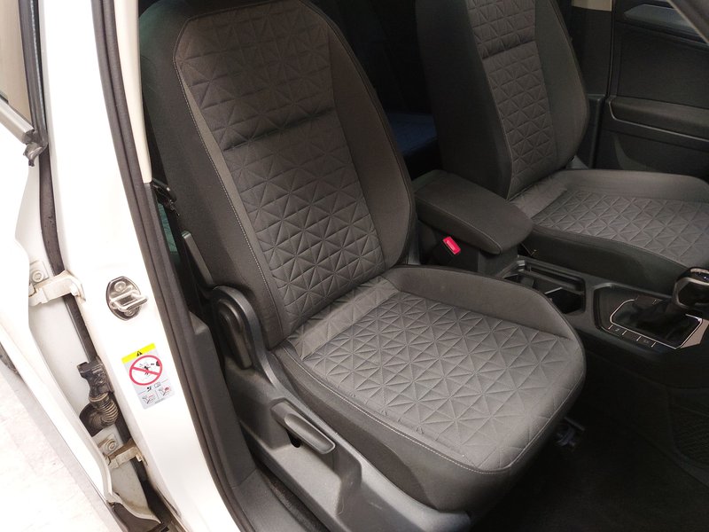 Volkswagen Tiguan 2.0 TDI automatik Life • ACC • Kuka za vuču (zakretna) — 10