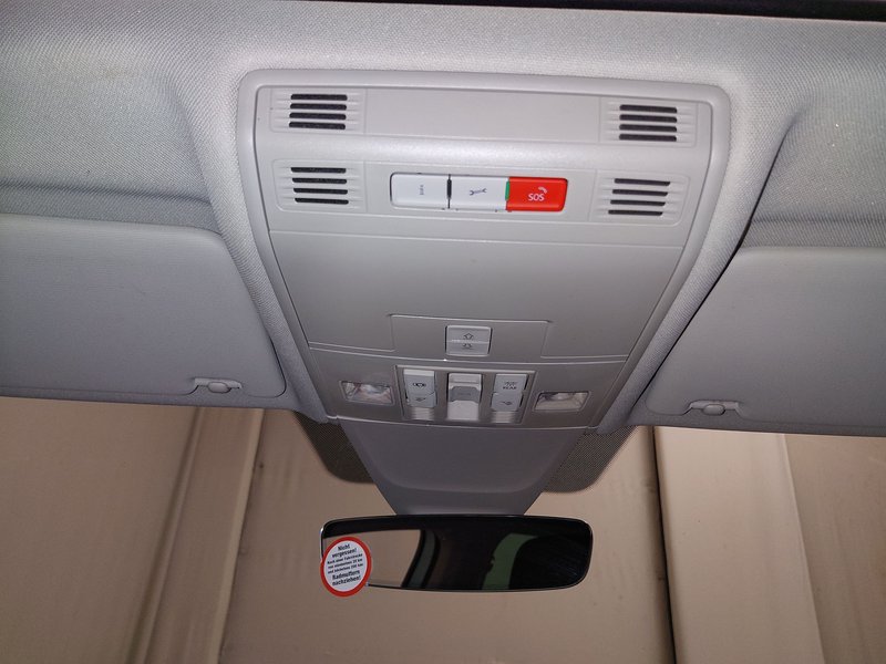 Volkswagen Tiguan 2.0 TDI automatik Life • ACC • Kuka za vuču (zakretna) — 13