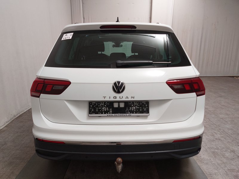 Volkswagen Tiguan 2.0 TDI automatik Life • ACC • Kuka za vuču (zakretna) — 14