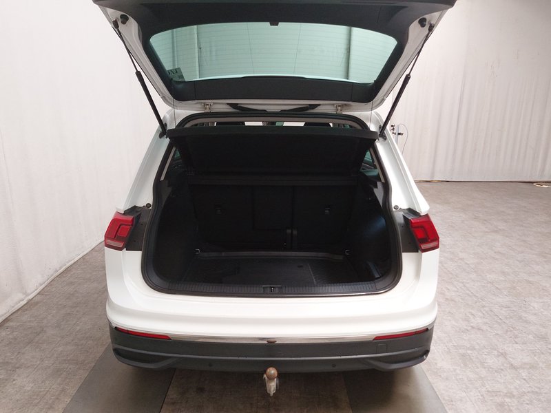 Volkswagen Tiguan 2.0 TDI automatik Life • ACC • Kuka za vuču (zakretna) — 16
