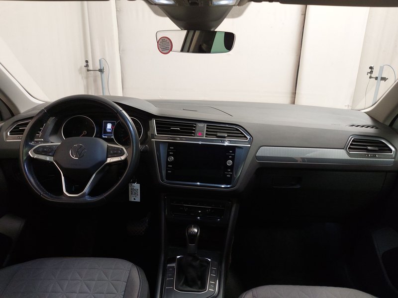 Volkswagen Tiguan 2.0 TDI automatik Life • ACC • Kuka za vuču (zakretna) — 17