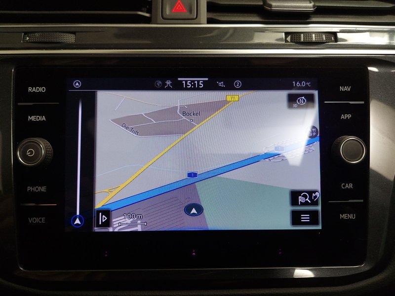 Volkswagen Tiguan 2.0 TDI automatik Life • ACC • Kuka za vuču (zakretna) — 19