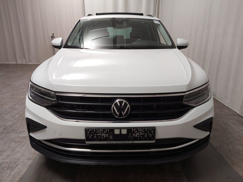 Volkswagen Tiguan 2.0 TDI automatik Life • ACC • Kuka za vuču (zakretna) — 9