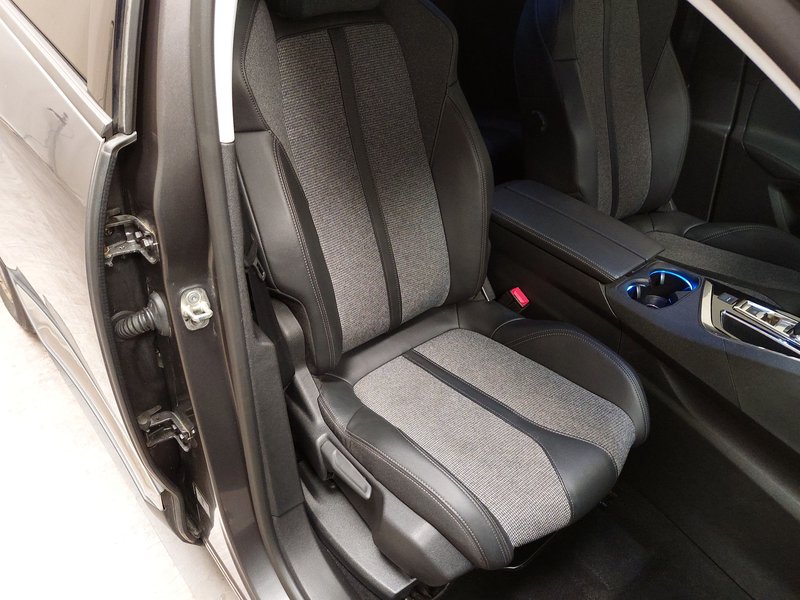 Peugeot 5008 1.5 BlueHDi 130 automatik Allure • AHK • el. peta vrata — 10