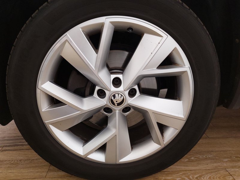 Škoda Kodiaq 2.0 TDI Ambition automatik • ACC • LED — 9