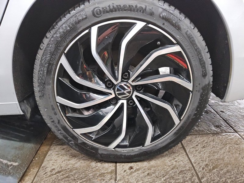 Volkswagen Golf 8 Variant 2.0 TDI automatik Life • ACC • Full LED — 11