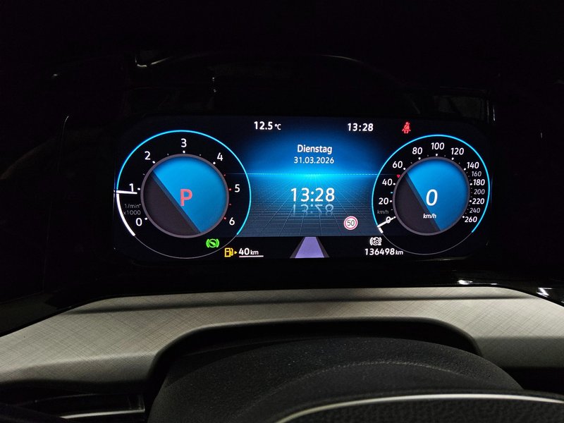 Volkswagen Golf 8 Variant 2.0 TDI automatik Life • ACC • Full LED — 8