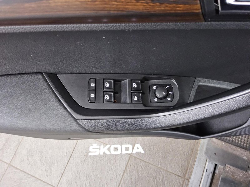 Škoda Karoq 2.0 TDI 4x4 Scout automatik • panorama • ACC — 10