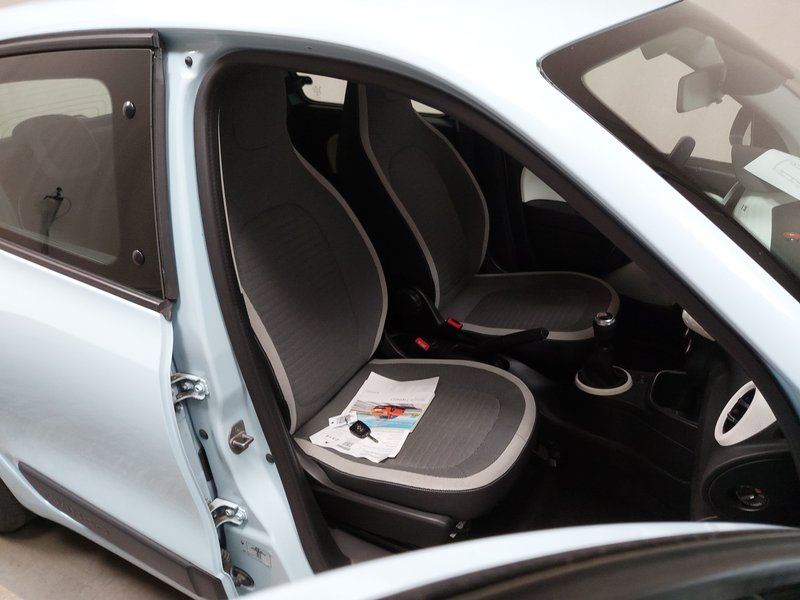 Renault Twingo Limited — 10