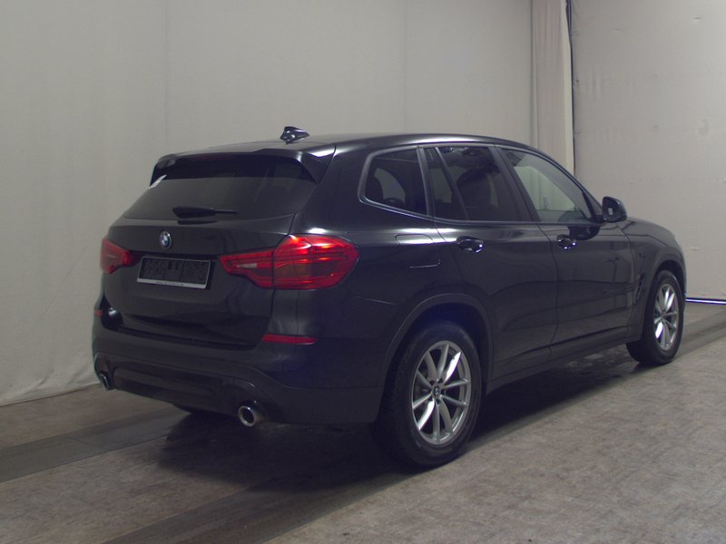 BMW X3 xDrive20d automatik • HUD • ACC — 4