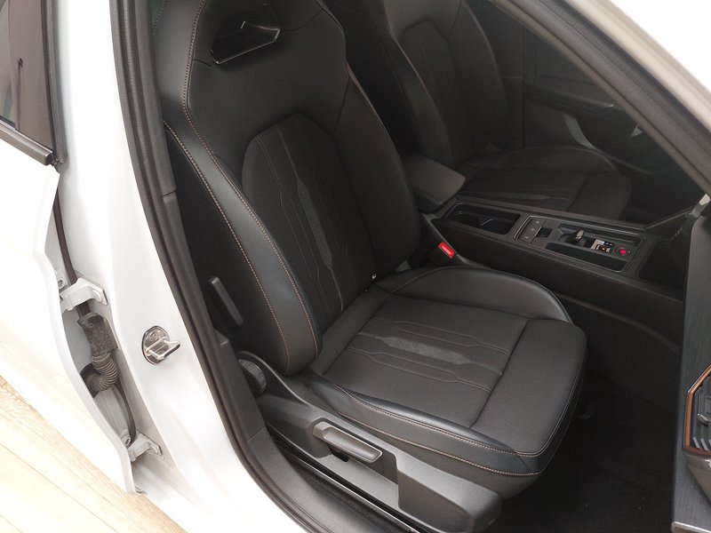 Cupra Leon Sportstourer 2.0 TSI automatik • ACC • LED — 10