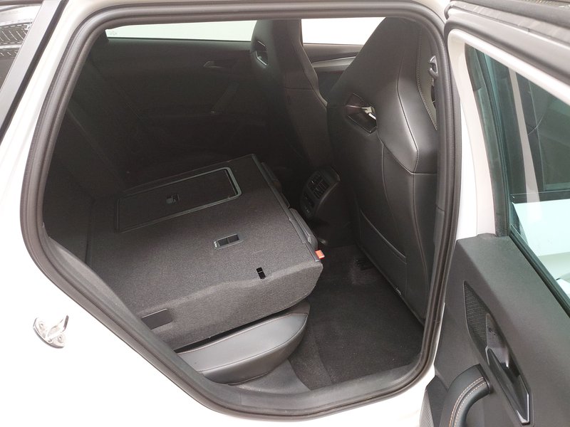 Cupra Leon Sportstourer 2.0 TSI automatik • ACC • LED — 11