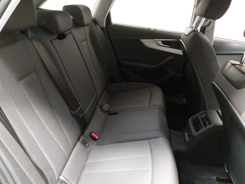 Audi A4 Avant 40 TDI quattro • 4x4 • LED — 12