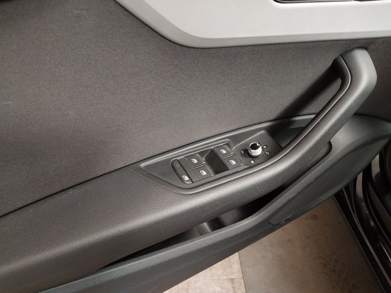 Audi A4 Avant 40 TDI quattro • 4x4 • LED — 5