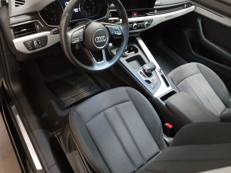 Audi A4 Avant 40 TDI quattro • 4x4 • LED — 6