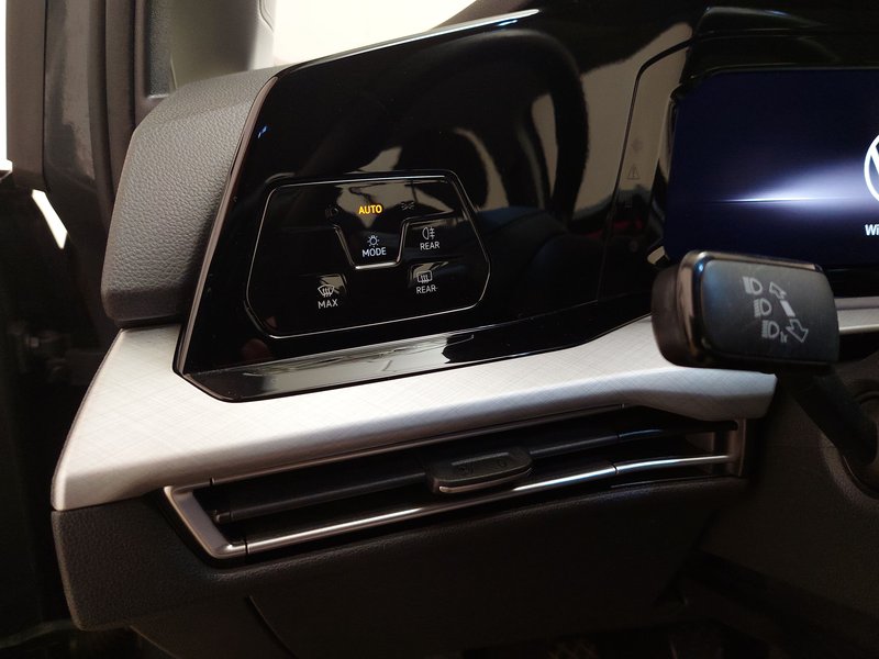 Volkswagen Golf Variant 1.0 TSI Life • ACC • Full LED — 7